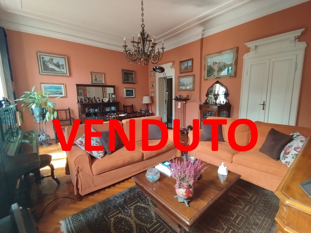 ELEGANTE TRILOCALE di 125mq IN PALAZZO D'EPOCA