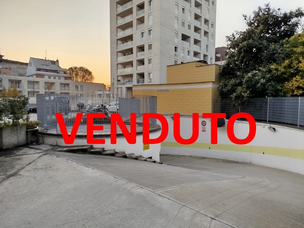 VENDESI BOX VIA BELGIRATE 15 - ZONA MAGGIOLINA/PIAZZA CARBONARI