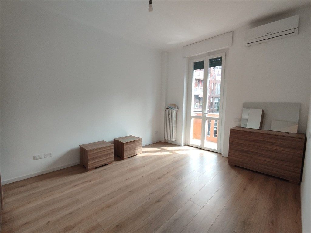 Bilocale ristrutturato e arredato con balcone Zona Greco