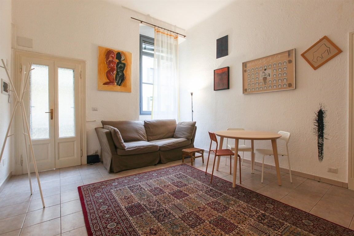 Affittasi ampio 2locali ristrutturato e arredato zona Navigli